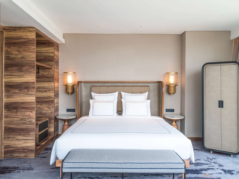 Swissotel Jakarta PIK Avenue 17/75