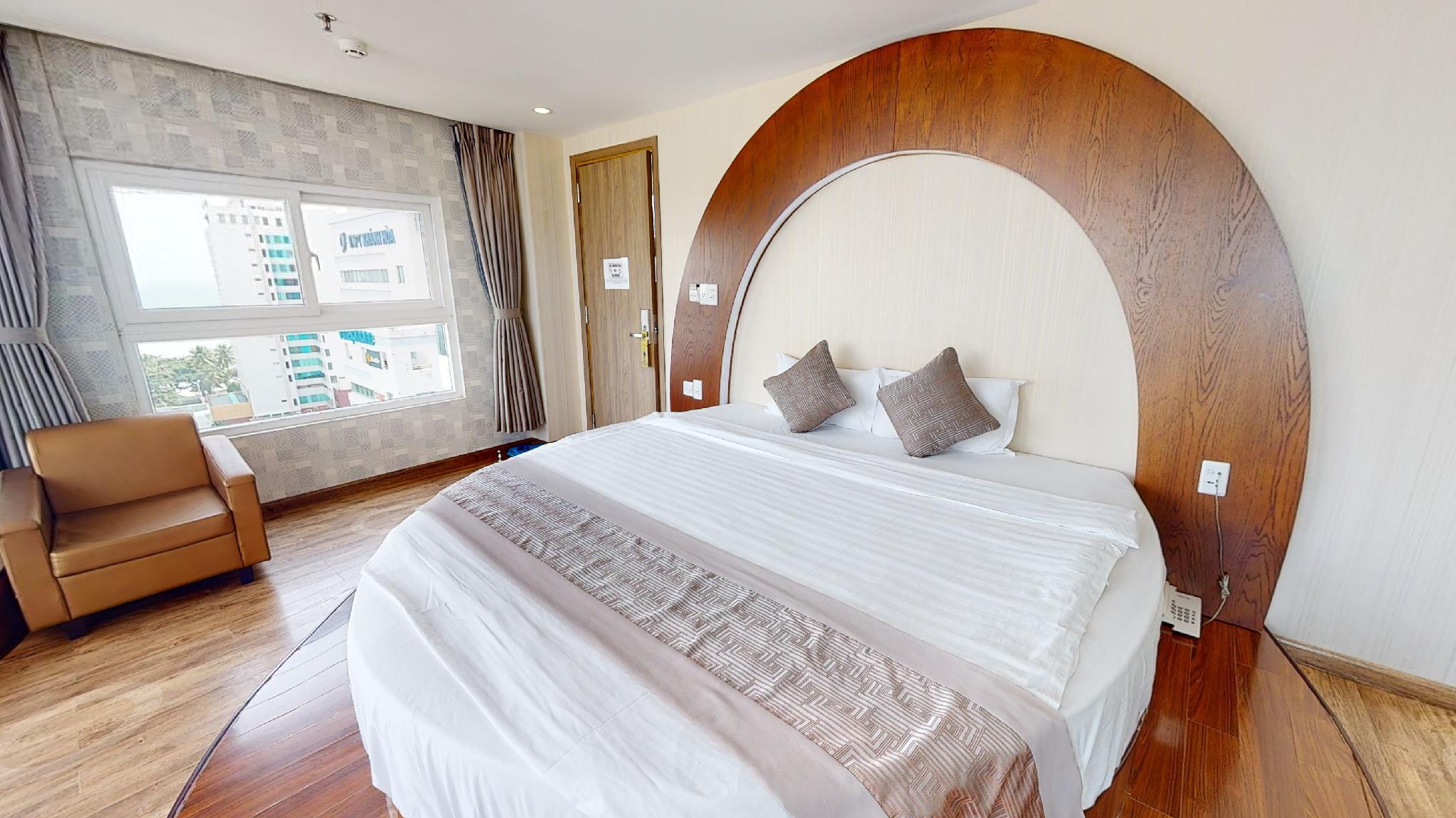 Suite, King Bed, Queen Bed