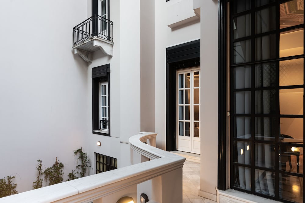 33 Solonos Suites 2/50