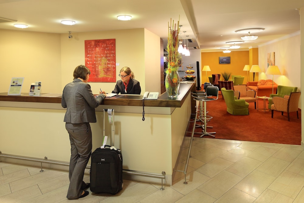 ALPHA HOTEL 8/33