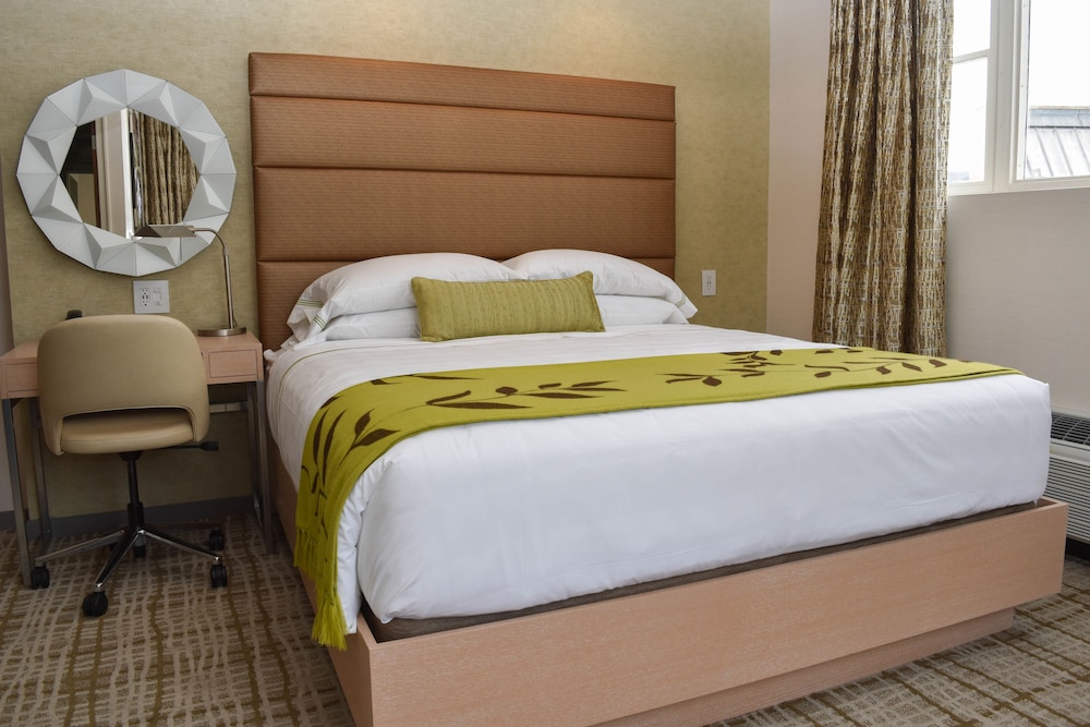 The Fredonia Hotel and Convention Center 10/30