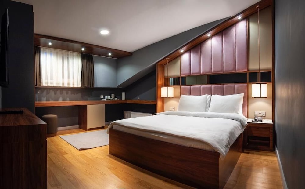 Vita Bella Suites 3/22