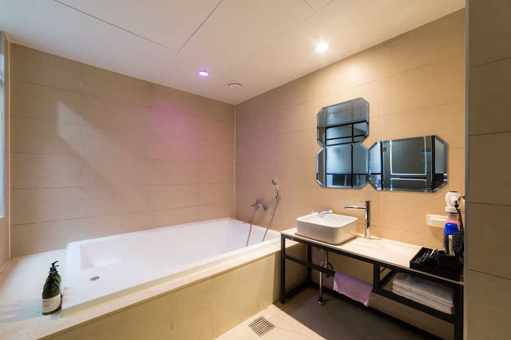 Hotel 2 Heaven Songdo 24/66
