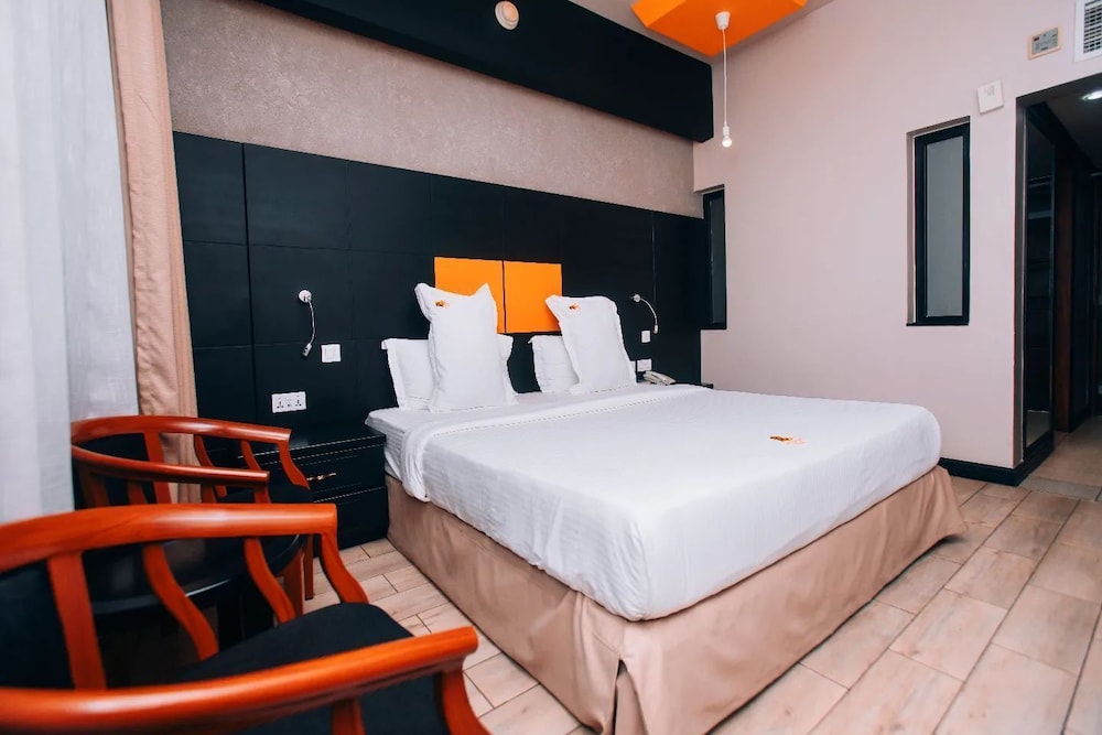 Gold Crest Hotel 27/49