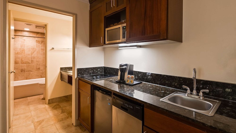 Best Western Plus White Bear Country Inn 31/47