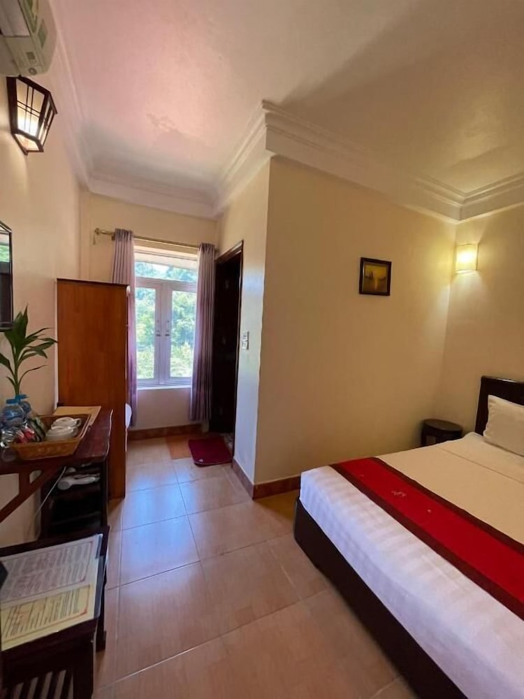 Chez Loan Hotel 8/48