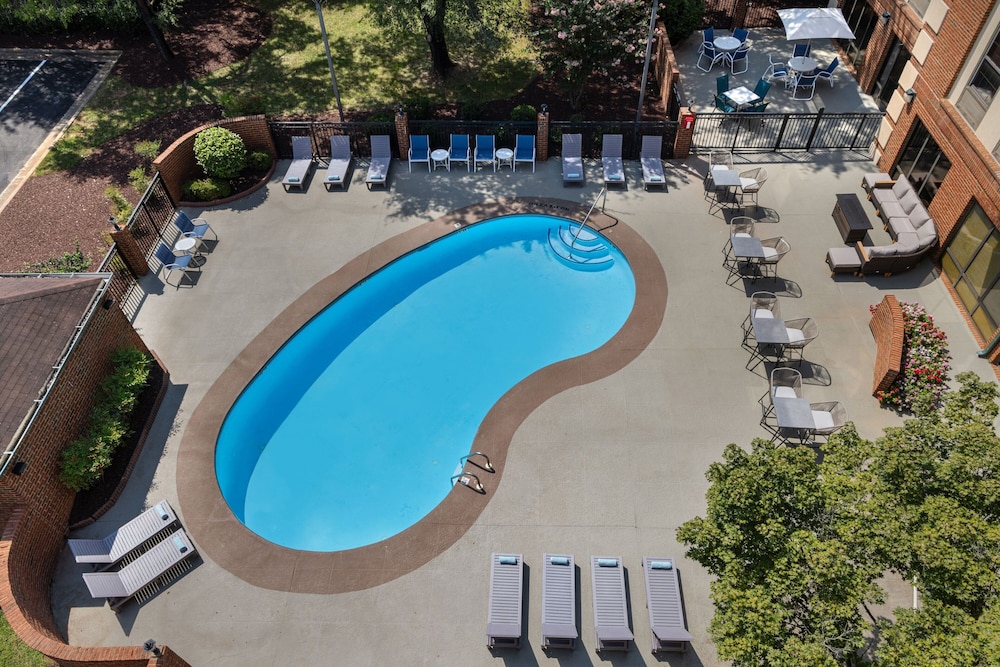 Four Points by Sheraton Greensboro Airport 61/63