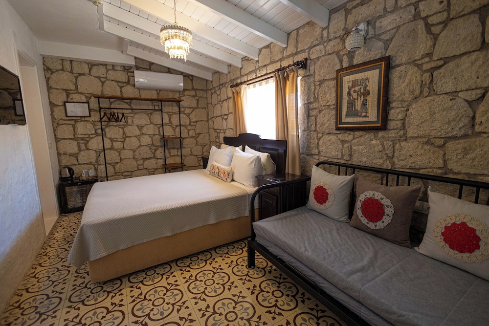 Kupina Butik Otel 13/84