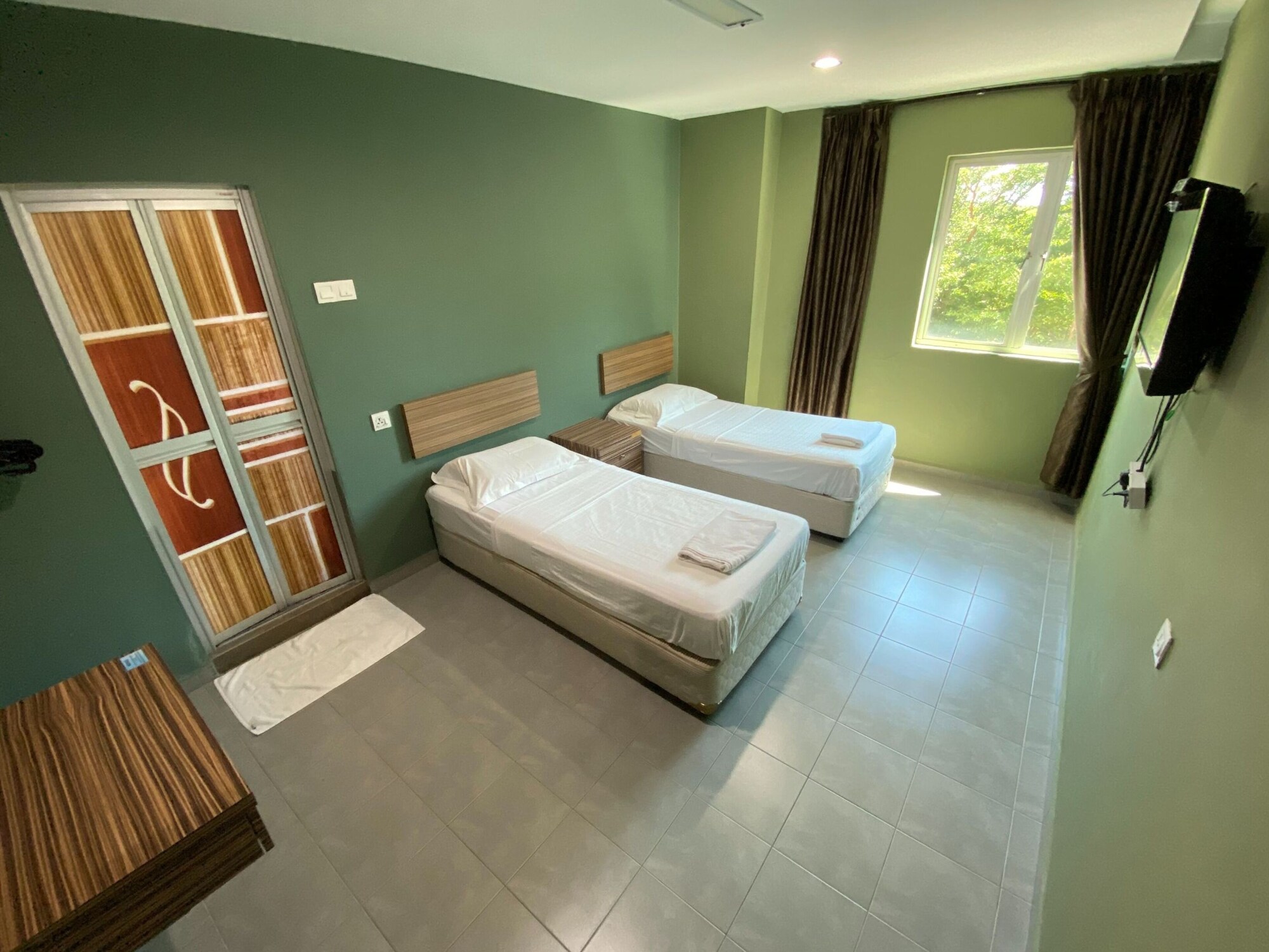 SUPERIOR, TWIN BEDS