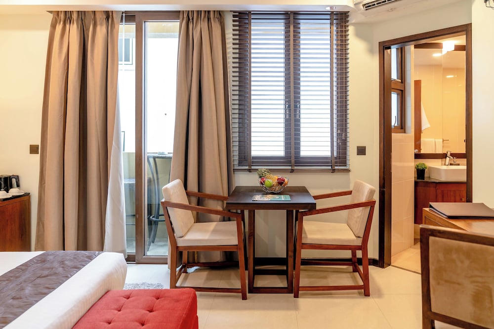 The Somerset Hotel 44/56