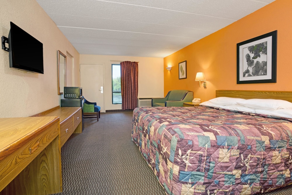 Days Inn by Wyndham Cincinnati East 14/21