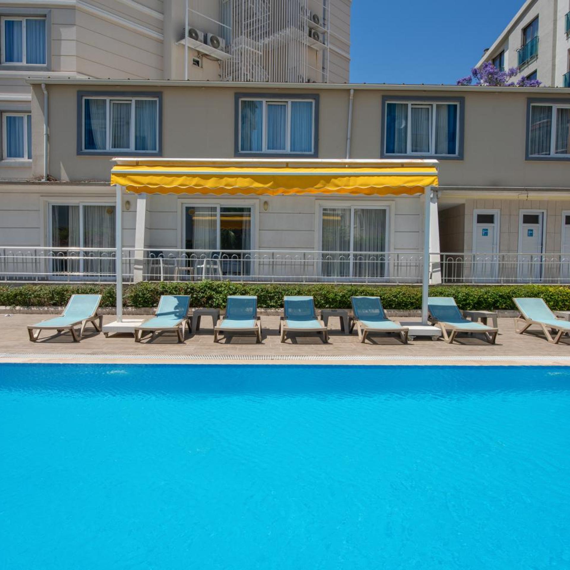 Theluna Suite Hotel 4/50