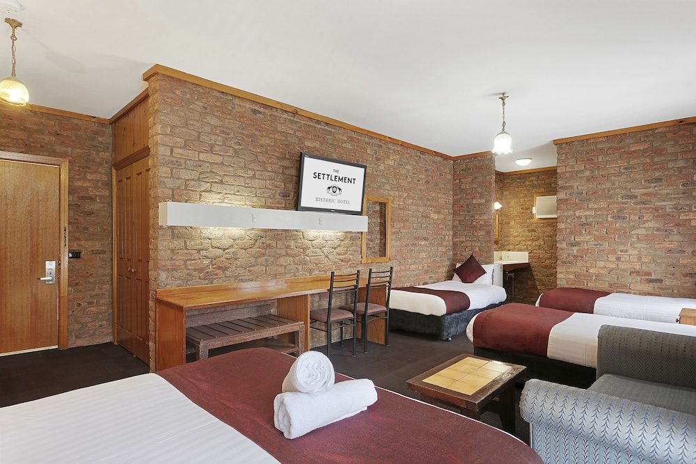 The Settlement Historic Hotel 25/32