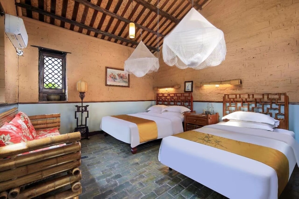 SUPERIOR, COTTAGE, MULTIPLE BEDS