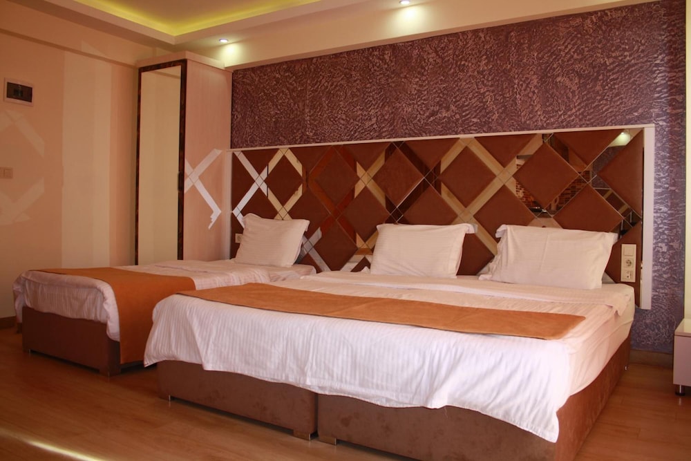 ROOM, TRIPLE, GROUND FLOOR