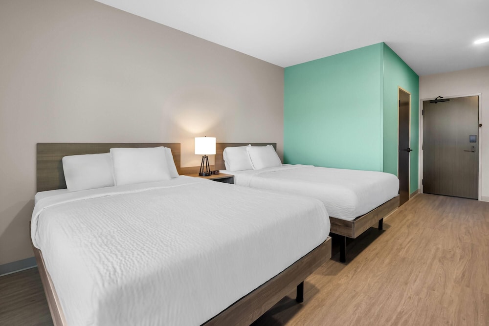ECHO Suites Extended Stay by Wyndham Colorado Springs Airpt 28/55