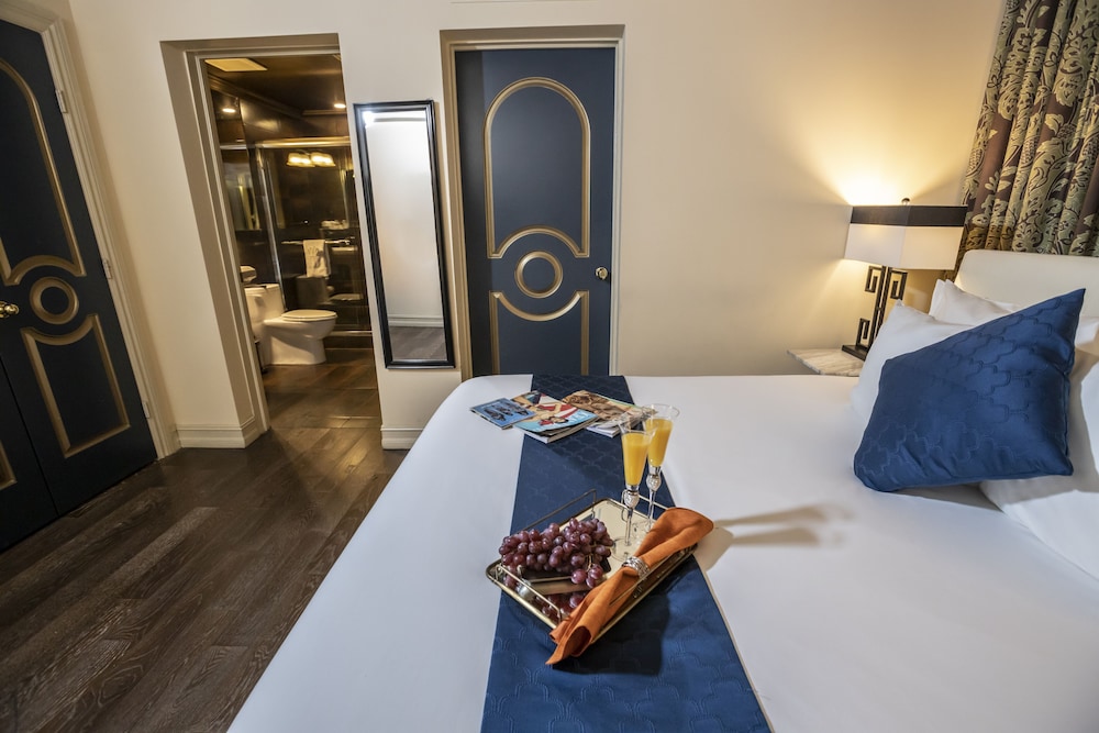Riviera Suites South Beach 27/65