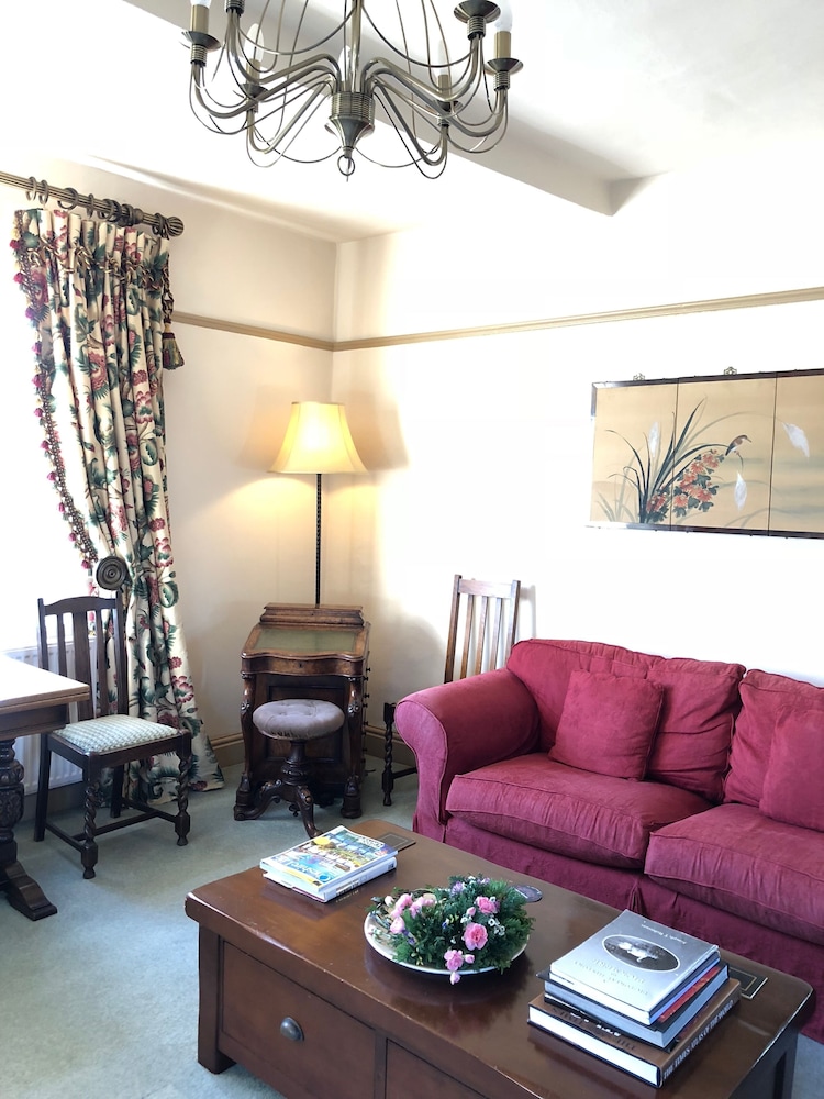 Pickmere Country Guest House 25/50