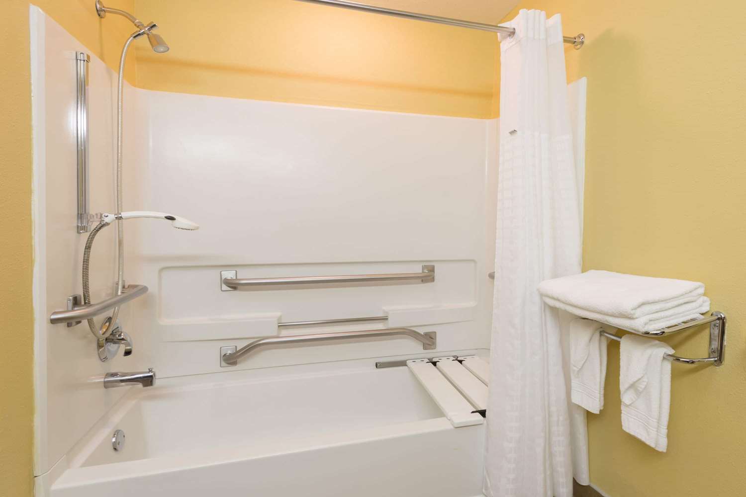 Microtel Inn Suites By Wyndham Hillsborough 23/25