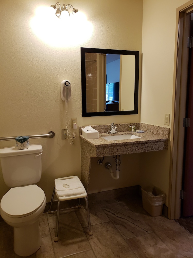 Cobblestone Inn & Suites Merrill 24/50