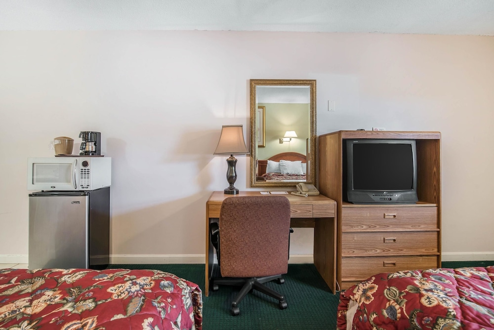 Rodeway Inn Bellows Falls 35/36