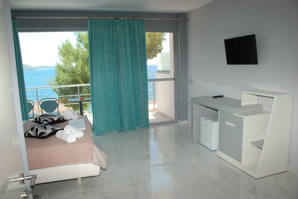 Oceanic Overview Suites 44/50