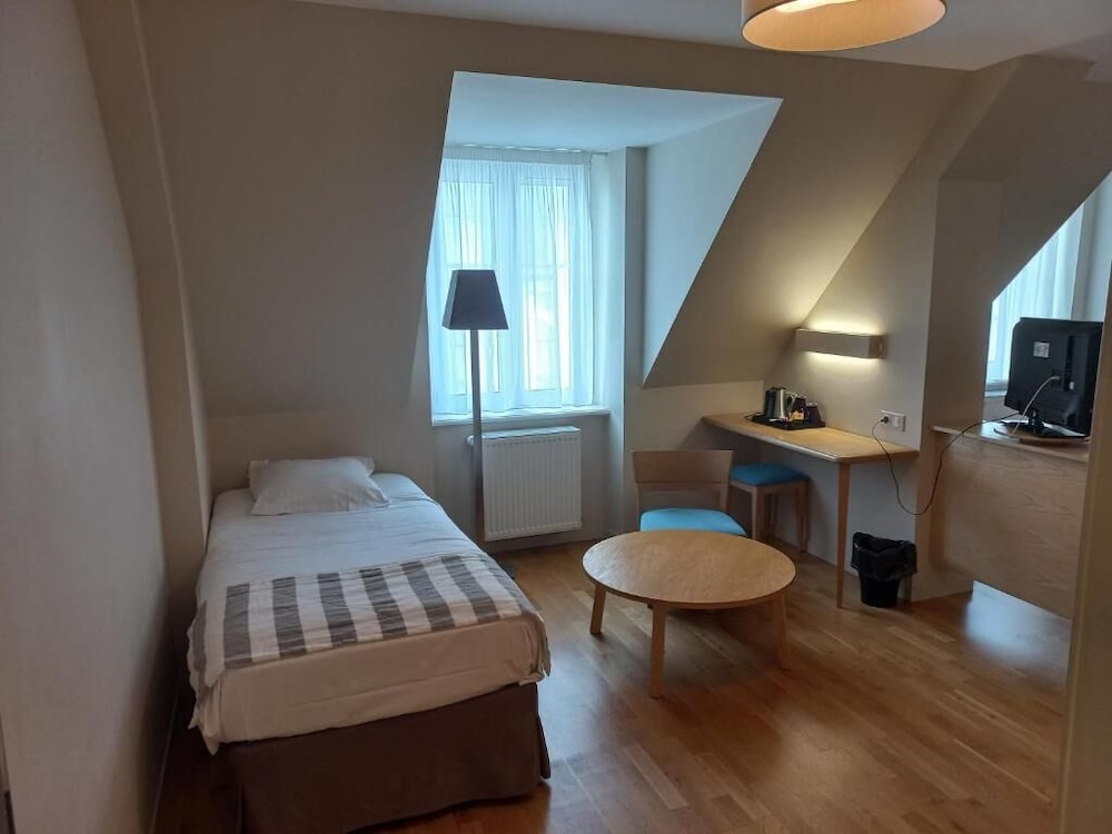 Comfort, Triple, 1 Queen and 1 Single Bed