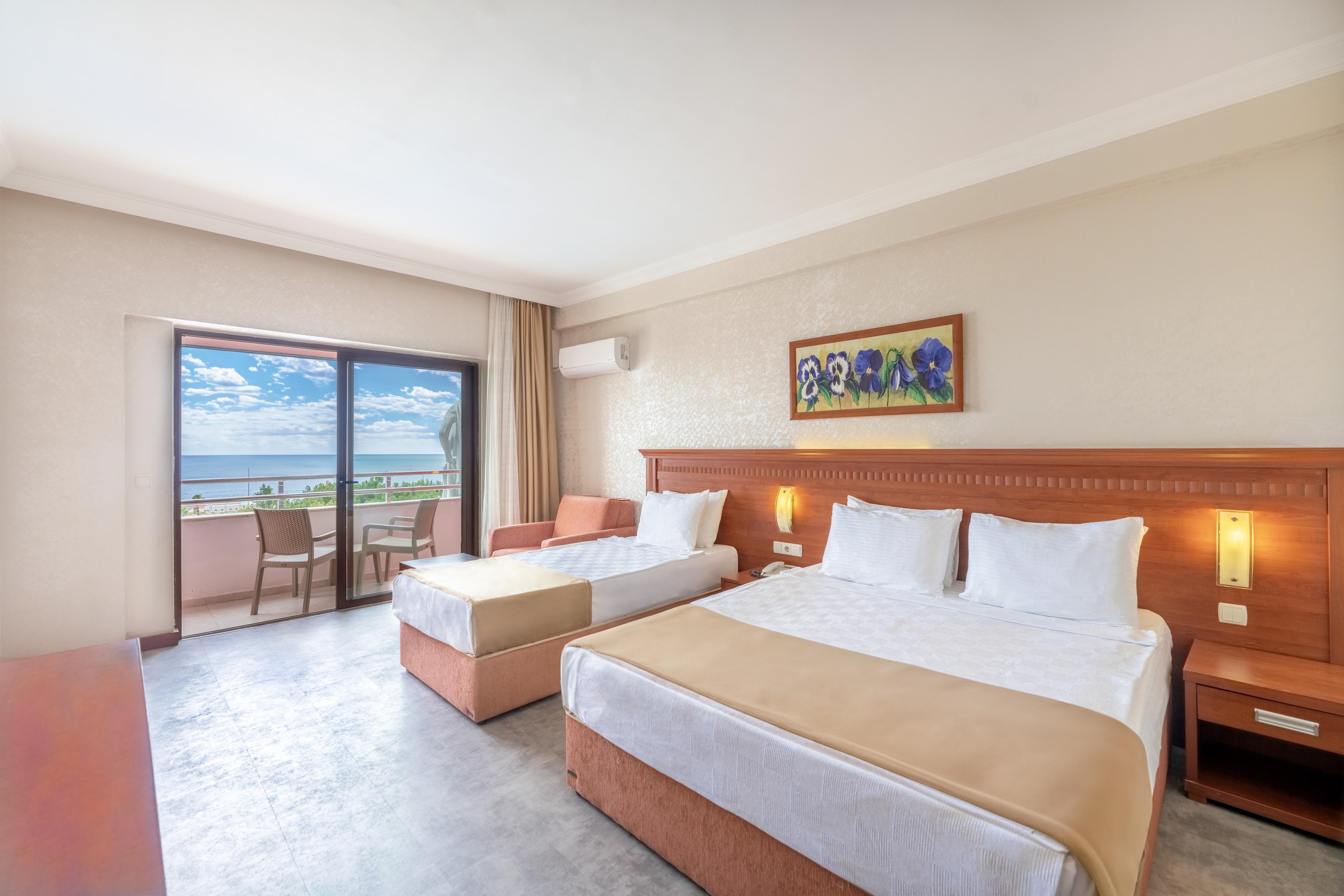 Standard, Single, Side Sea View