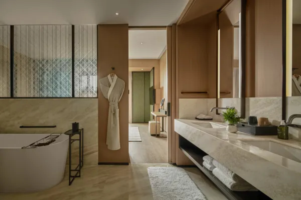 Surya Hotel Shanghai New Hongqiao Center 31/32