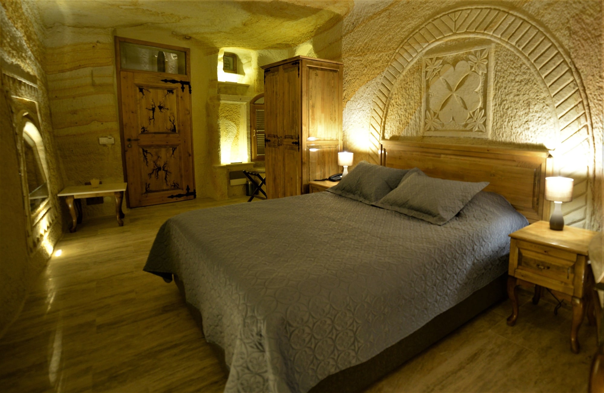 CAVE, SUITE
