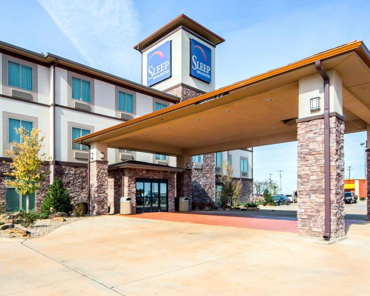 Sleep Inn & Suites Hennessey 37/38