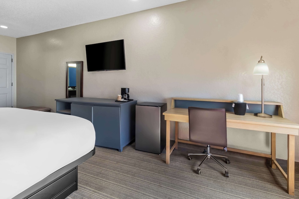 Sonesta Essential IAH Airport JFK Boulevard 47/53