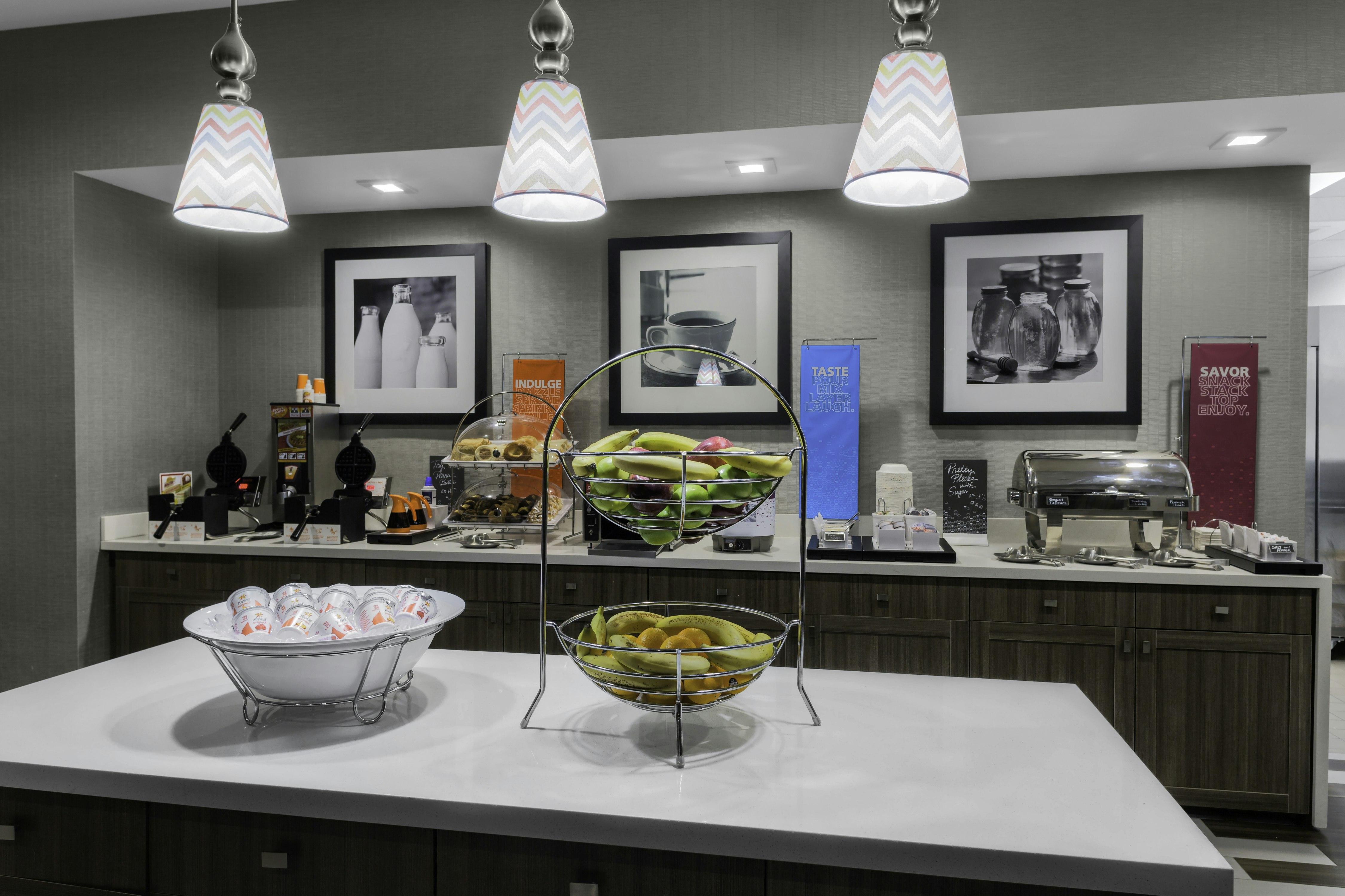 Hampton Inn & Suites Los Angeles/Hollywood 33/52