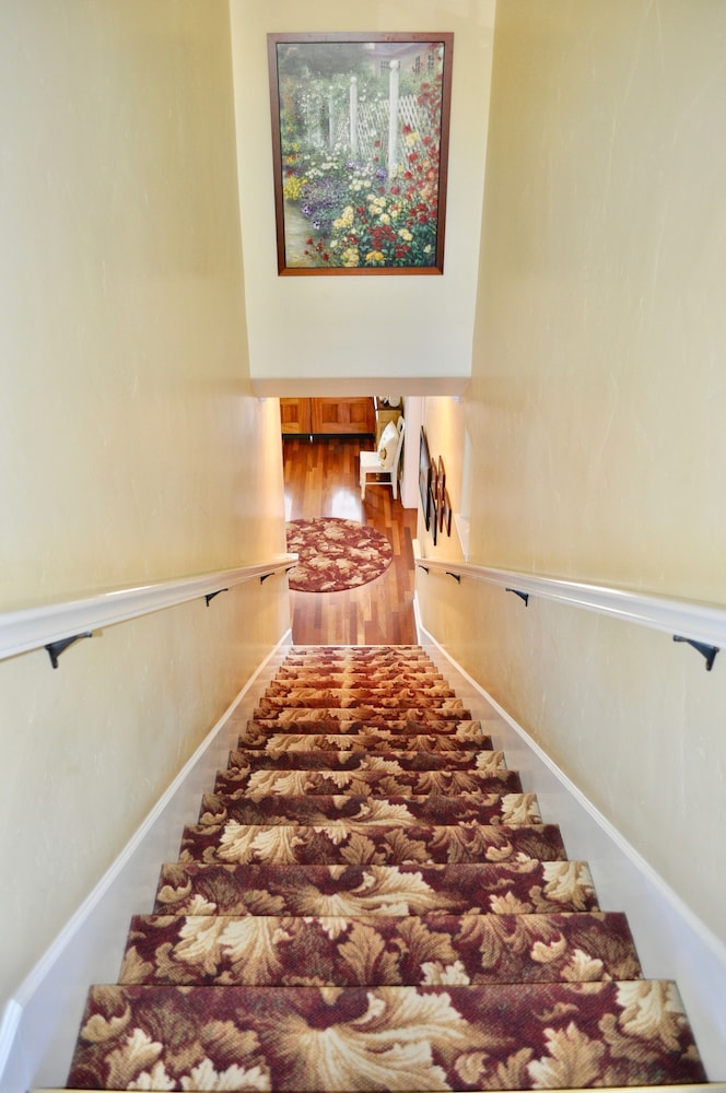 Cayucos Sunset Inn Bed and Breakfast 6/50