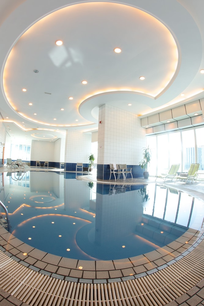swimming pool spa