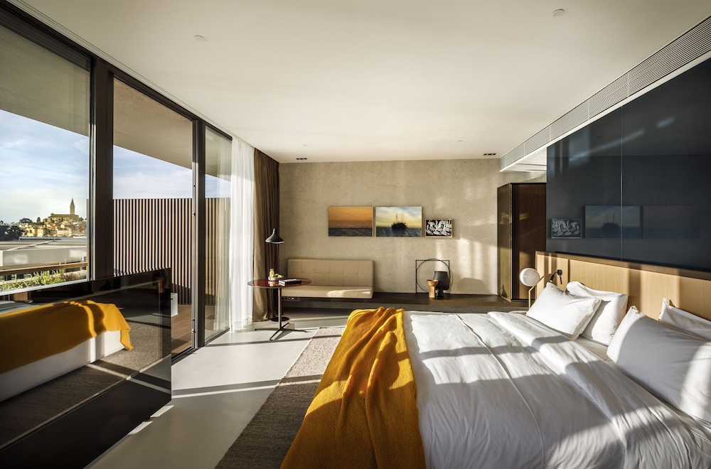 ISLAND, DELUXE, SUITE