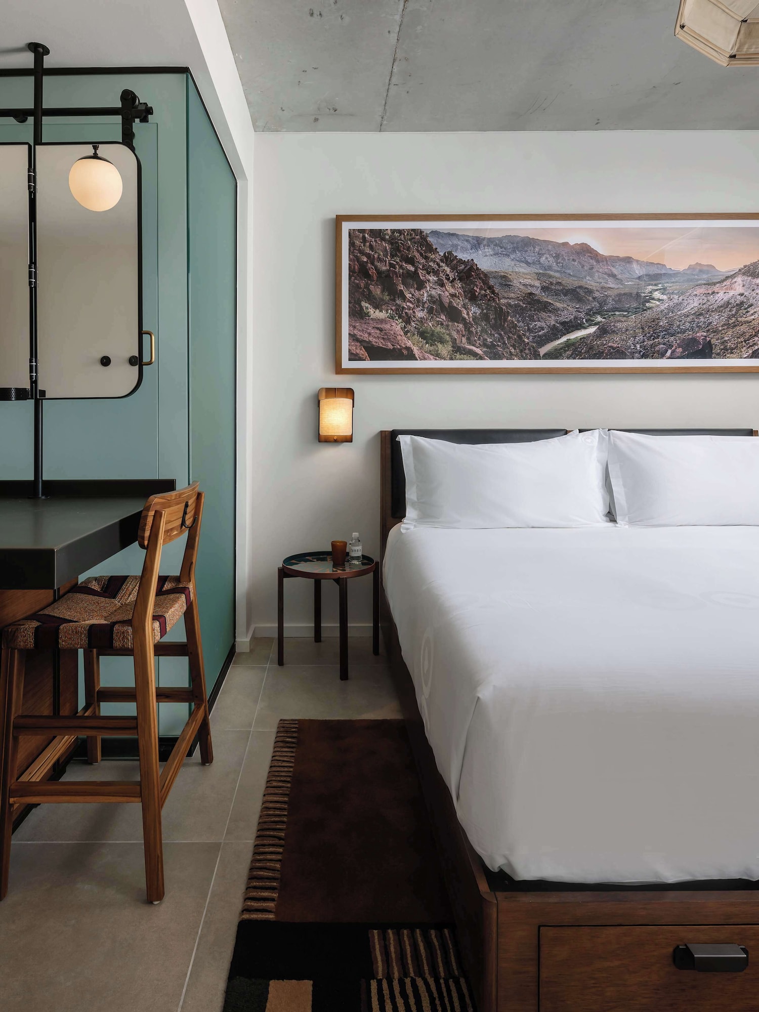 ROOM, KING BED, POOL VIEW
