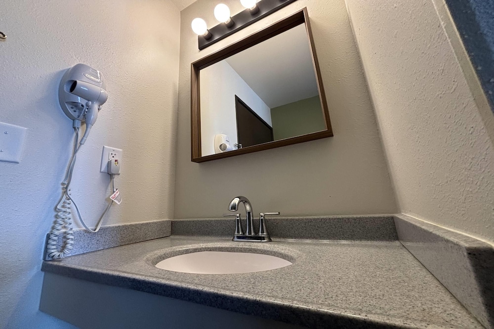 Travelodge by Wyndham Atlanta, Illinois 73/75