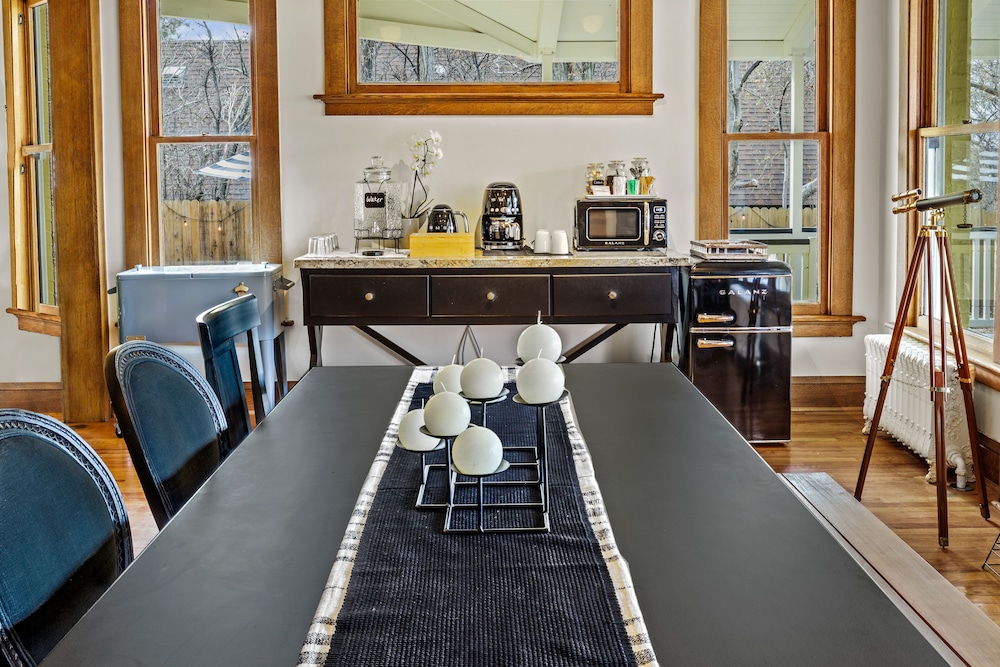 Bespoke Inn Flagstaff 35/50