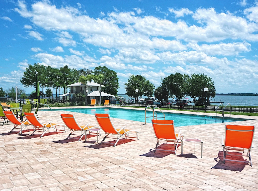 Key West Resort on Lake Dora 46/72