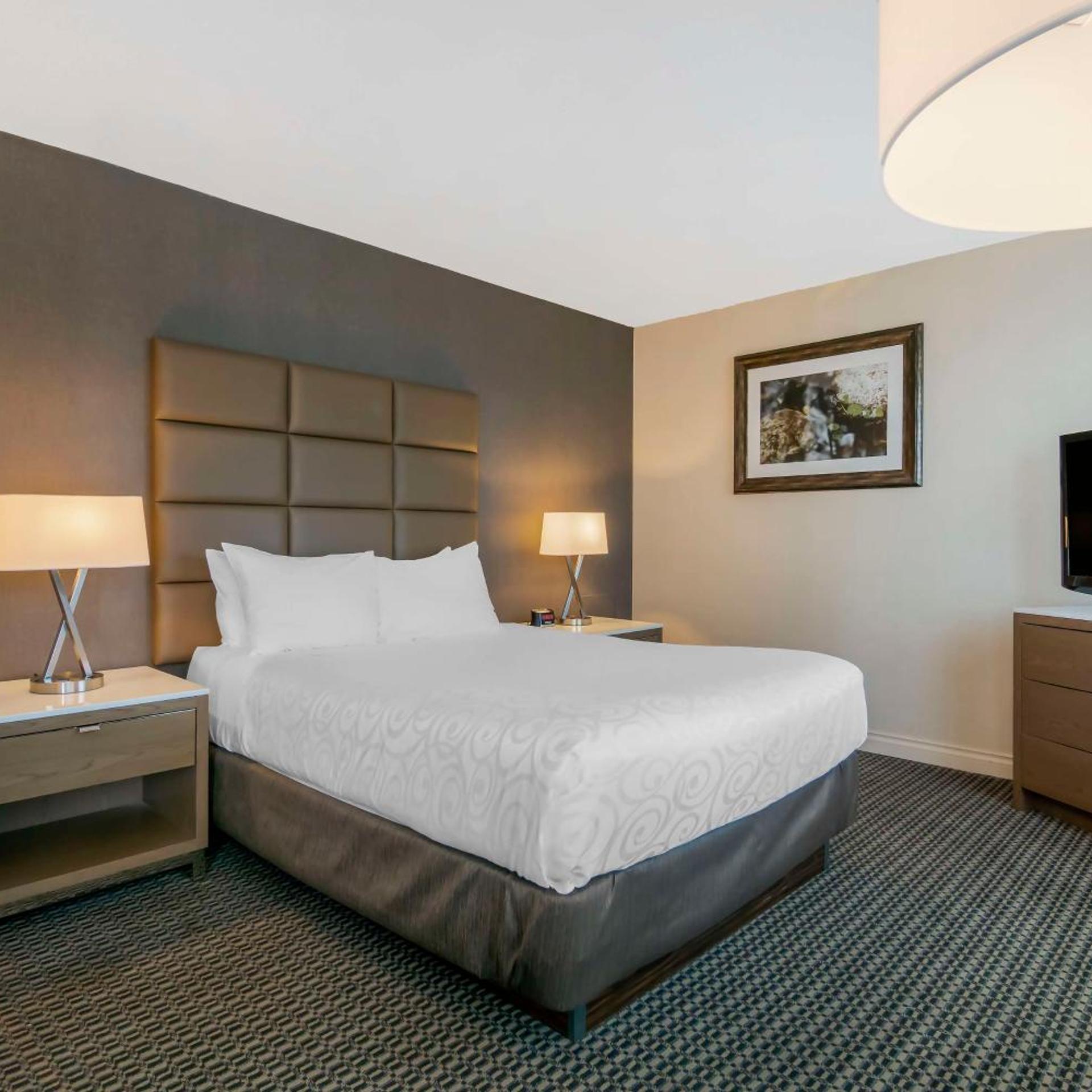 غرفة سوبيريور بسرير كينج وسرير كوين بشرفة، Best Western Premier Chateau Granville Hotel and Suites and Conf. Centre 3/7