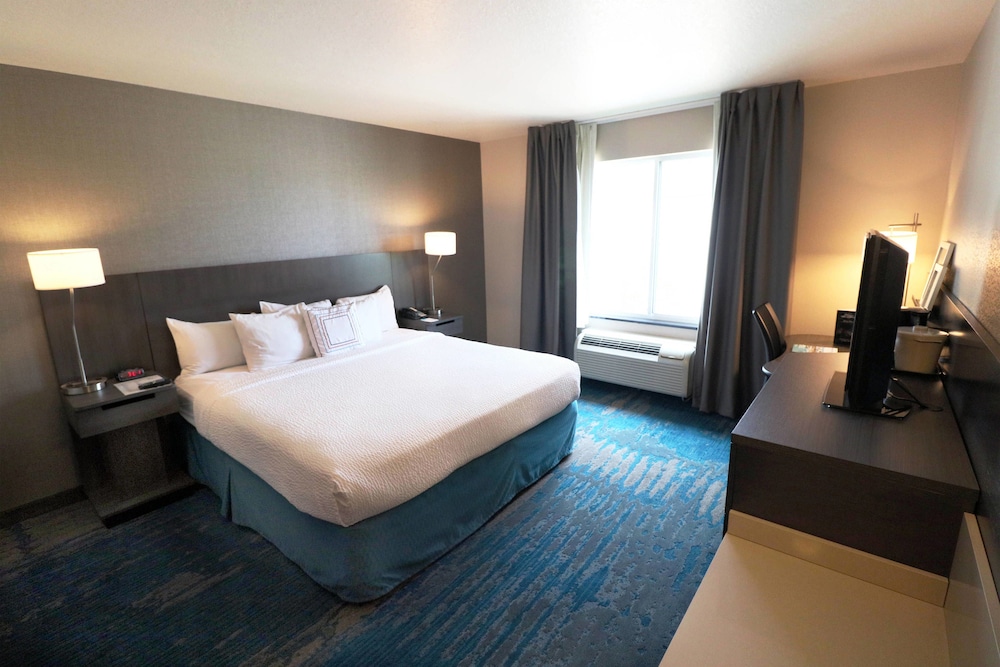 Fairfield by Marriott Inn & Suites Des Moines Airport 10/40