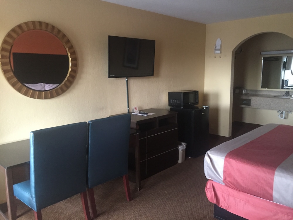 Motel6 San Antonio, TX - I-10 West 35/55