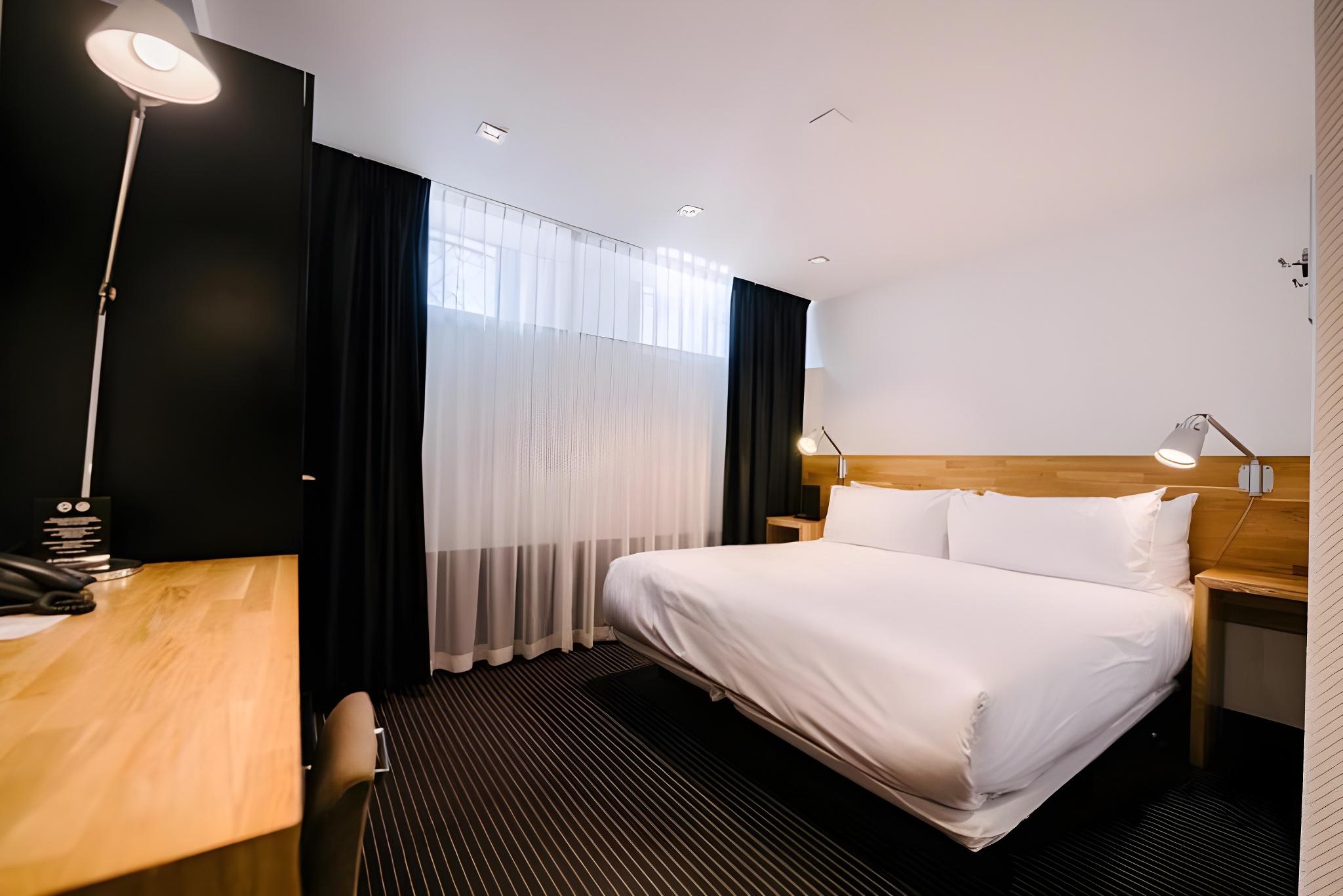 Souterine, Single, Double Bed, Street Level