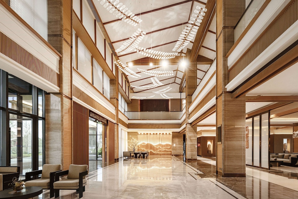 Howard Johnson Hot Springs Plaza YingHuaShan 11/60