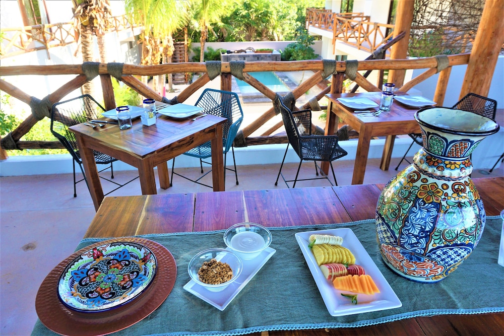 La Puerta Azul Beachfront Adults Only 35/50