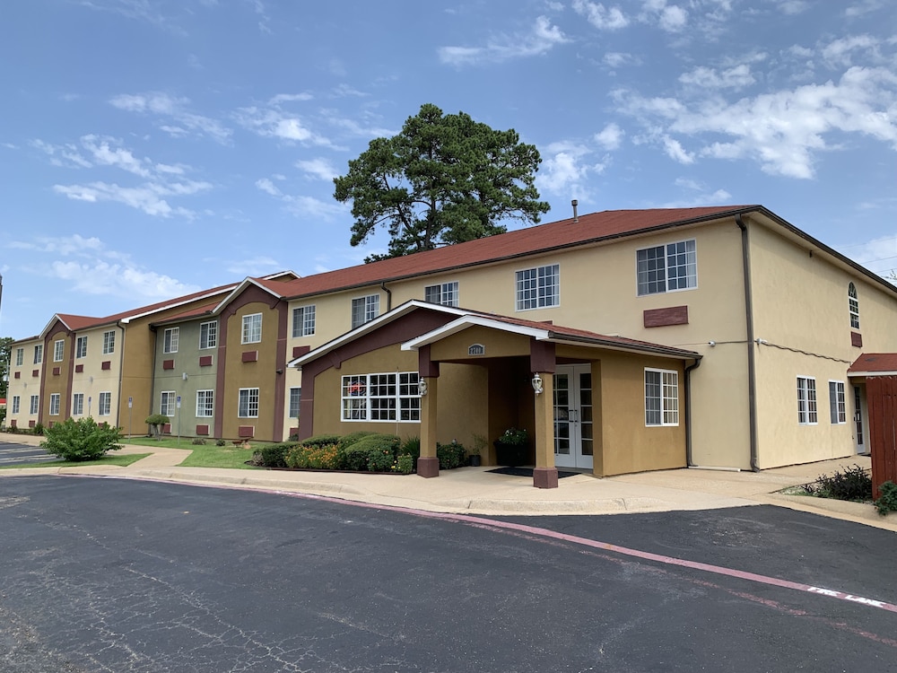 Hometown Inn Suites 1/51