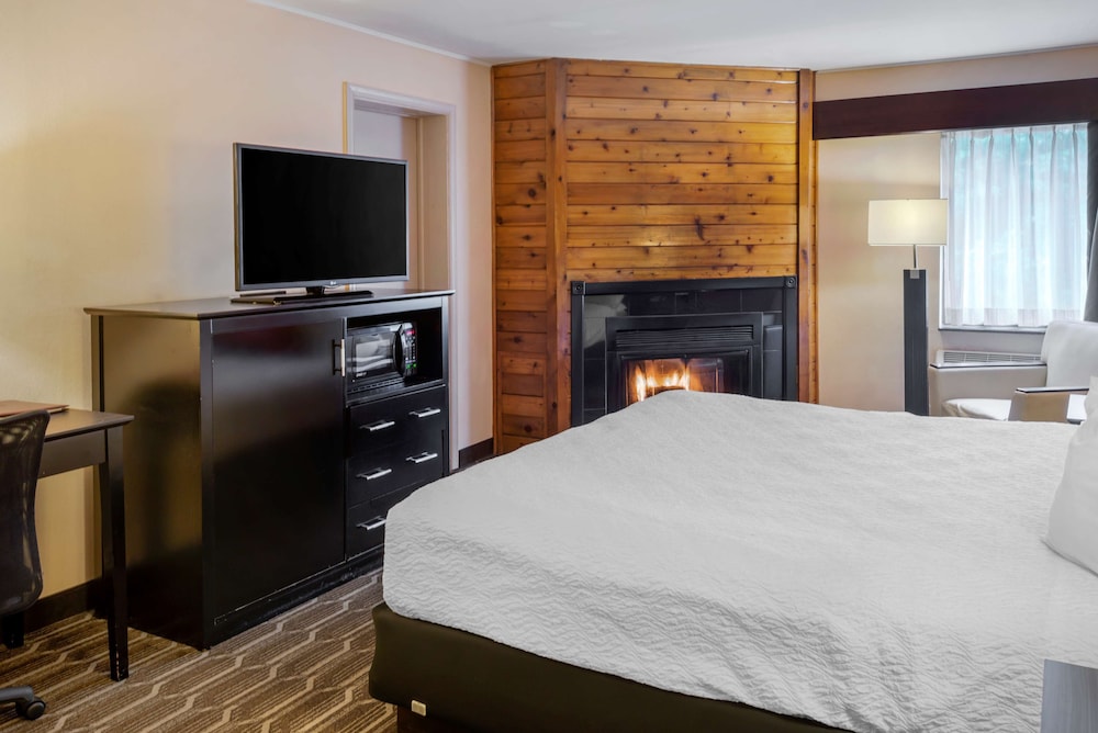 Best Western Plus Poconos Hotel 13/43