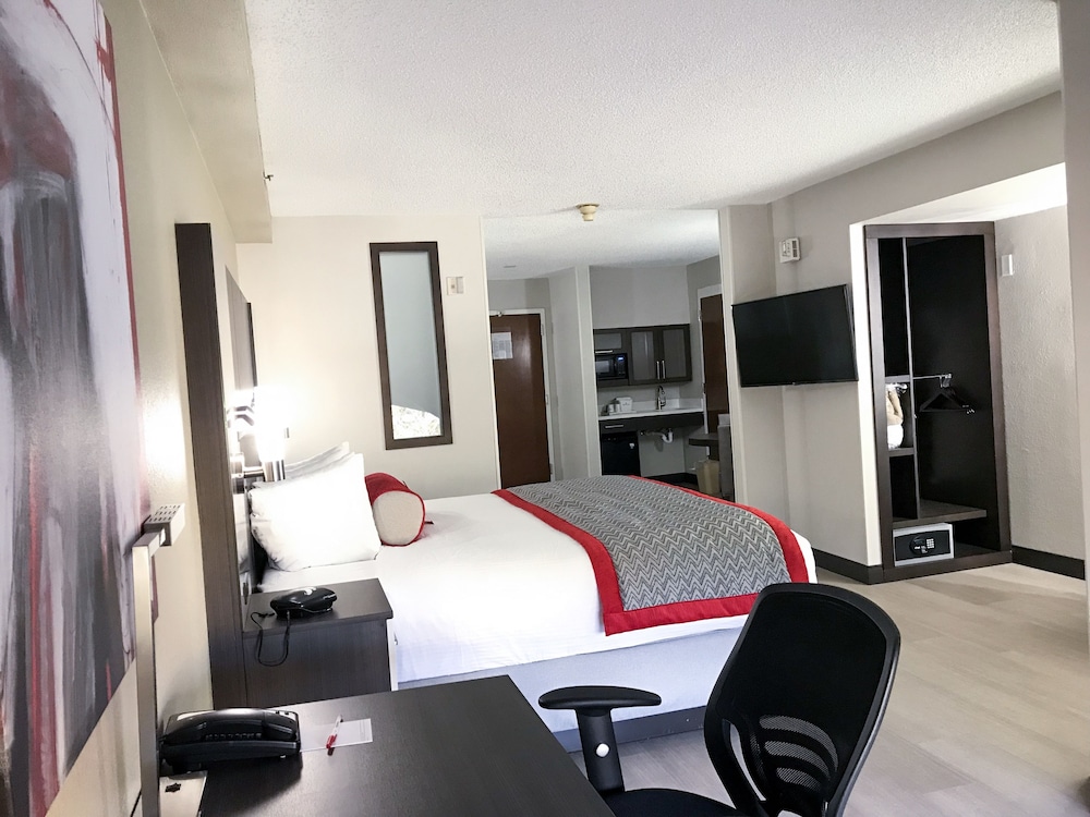 Ramada by Wyndham Suites Orlando Airport 14/56