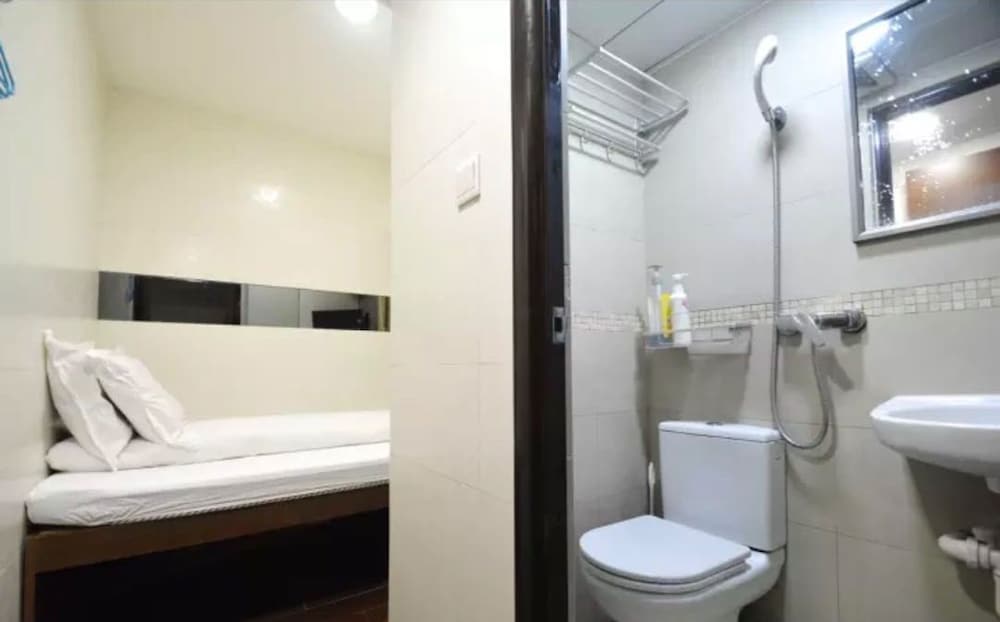 Lam Shan Hotel 16/17